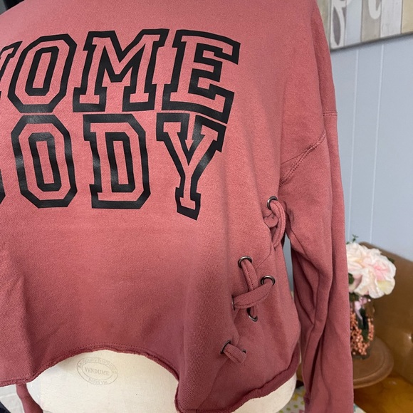 🌸 cozy cropped sweatshirt 🌸 - Picture 2 of 4